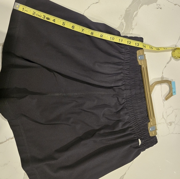 NWOT Vouri Women's Black Shorts - Picture 4 of 8